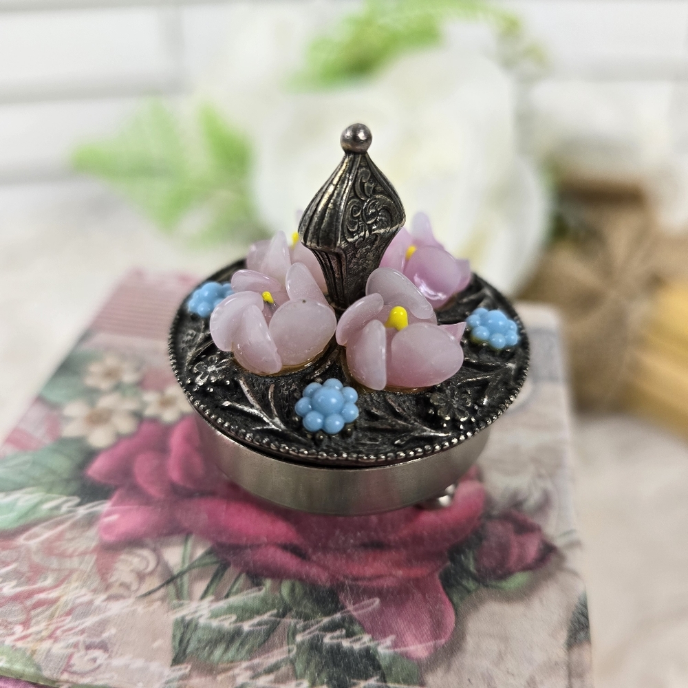 Vintage Mini Trinket Box in the Shape of a Pan - Picture 3 of 15